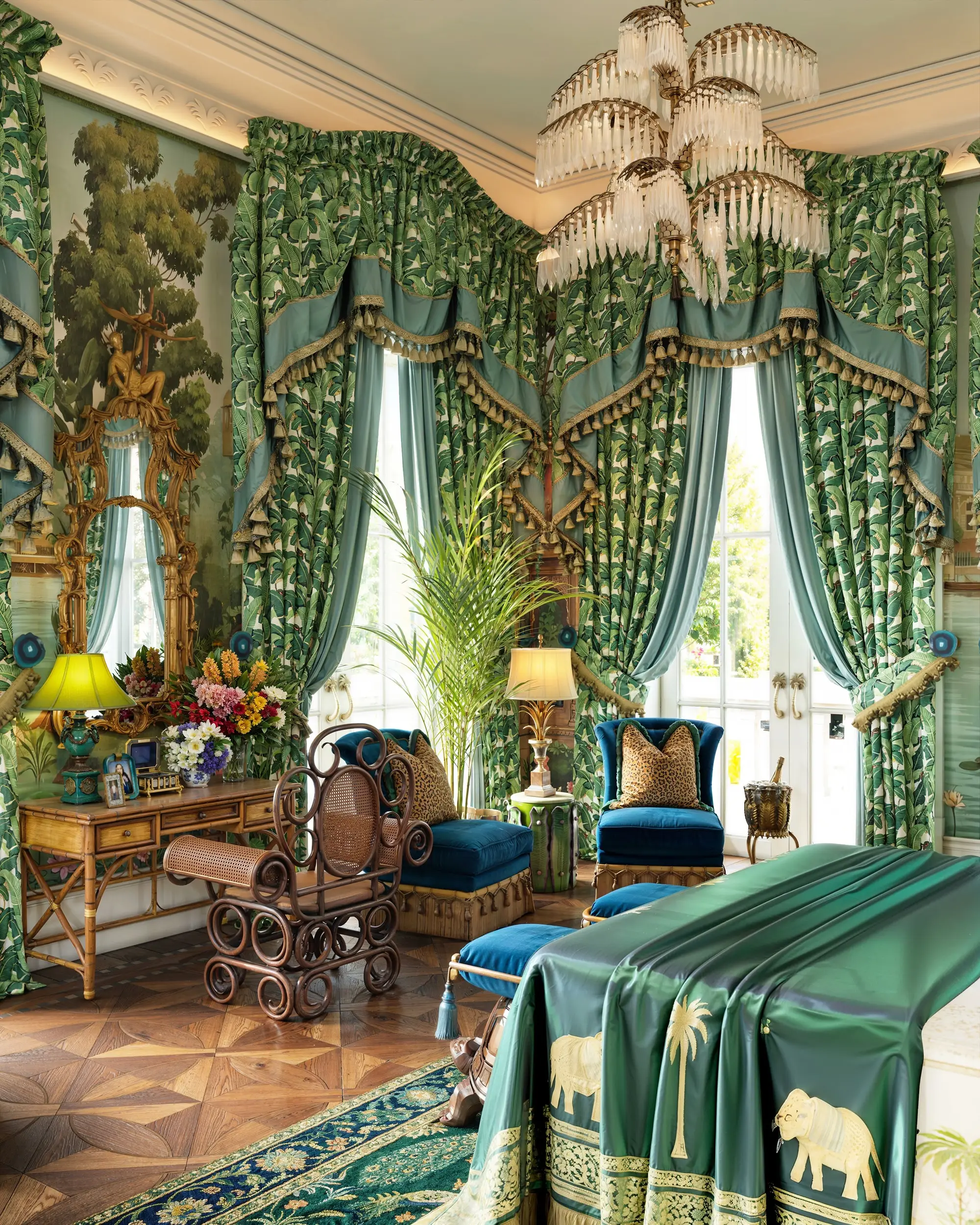 Bedroom in tropical leaf chintz